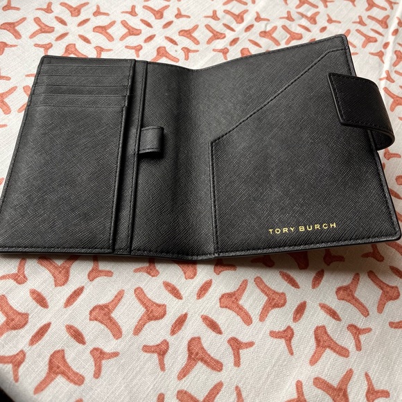 Tory Burch Bags Used Tory Burch Robinson Passport Holder Poshmark